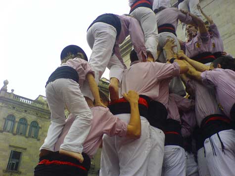 Castellers en la plaça Sant Jaume de Barcelona.