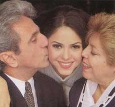 Con sus padres